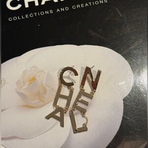 CHA NEL Earrings